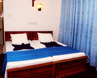 Come In As Guests. Leave As Family. - Unawatuna - Habitación