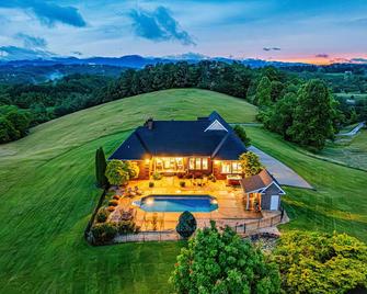 Brand New Furniture Breathtaking Views Hot Tub Pool 20 Min To Asheville - Marshall - Piscina