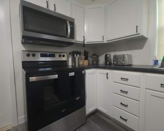 Sorin St House - Short walk to Notre Dame Campus - South Bend - Kitchen