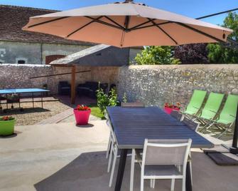 Gîte de charme avec jardin privatif, proche des châteaux de la Loire et du Zooparc de Beauval - FR-1-381-85 - Sennevières - Patio