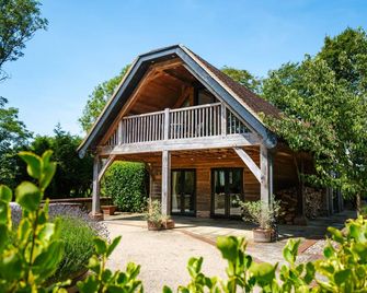 The Boat House By Inspirestays-Com - Chichester - Building