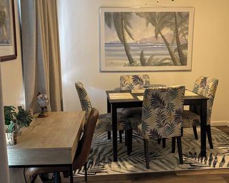 Palm Oasis - Lemoore - Eetruimte