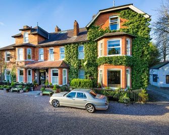 Cheshire Hospitality Ltd T/A Lennox Lea Studios & Apartments - Sale - Будівля