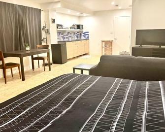 Cozy Cordova Bay Suite - 5min from beach! - Cordova Bay - Bedroom