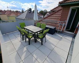 Geräumige Ferienwohnung 'dresdner Stadt-terrasse' für 5 Erw., Kinder Willkommen - Dresde - Balcón