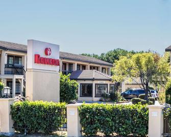 Ramada by Wyndham Mountain View - Mountain View - Bygning