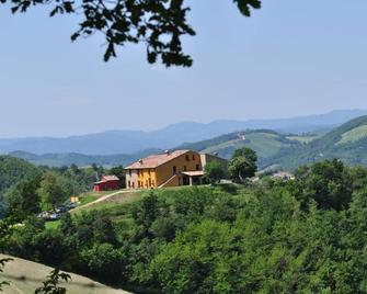 Girfalco - Country House - Bed&Breakfast - Urbino - Gebäude