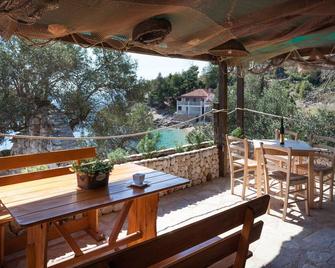 Secluded fisherman's cottage Cove Tvrdni Dolac, Hvar - 13018 - Gdinj - Balcony