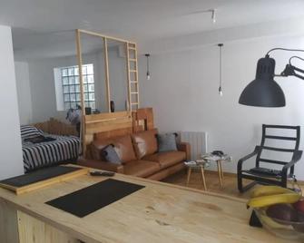 Au Coeur D'une Ville Thermale - Jonzac - Living room