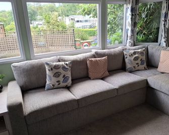 Hillside retreat - 2 bedrooms sleeps 5 - Westfield - Living room