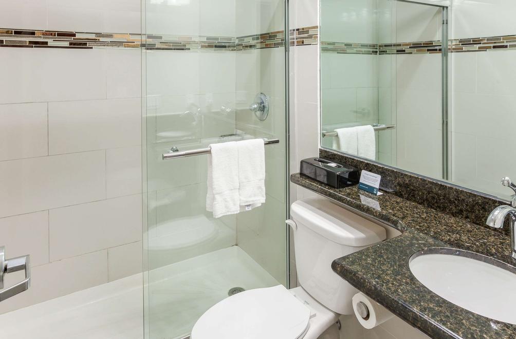 Quality Inn Near Sunset Park 90 1 4 3 Brooklyn Hotel Deals