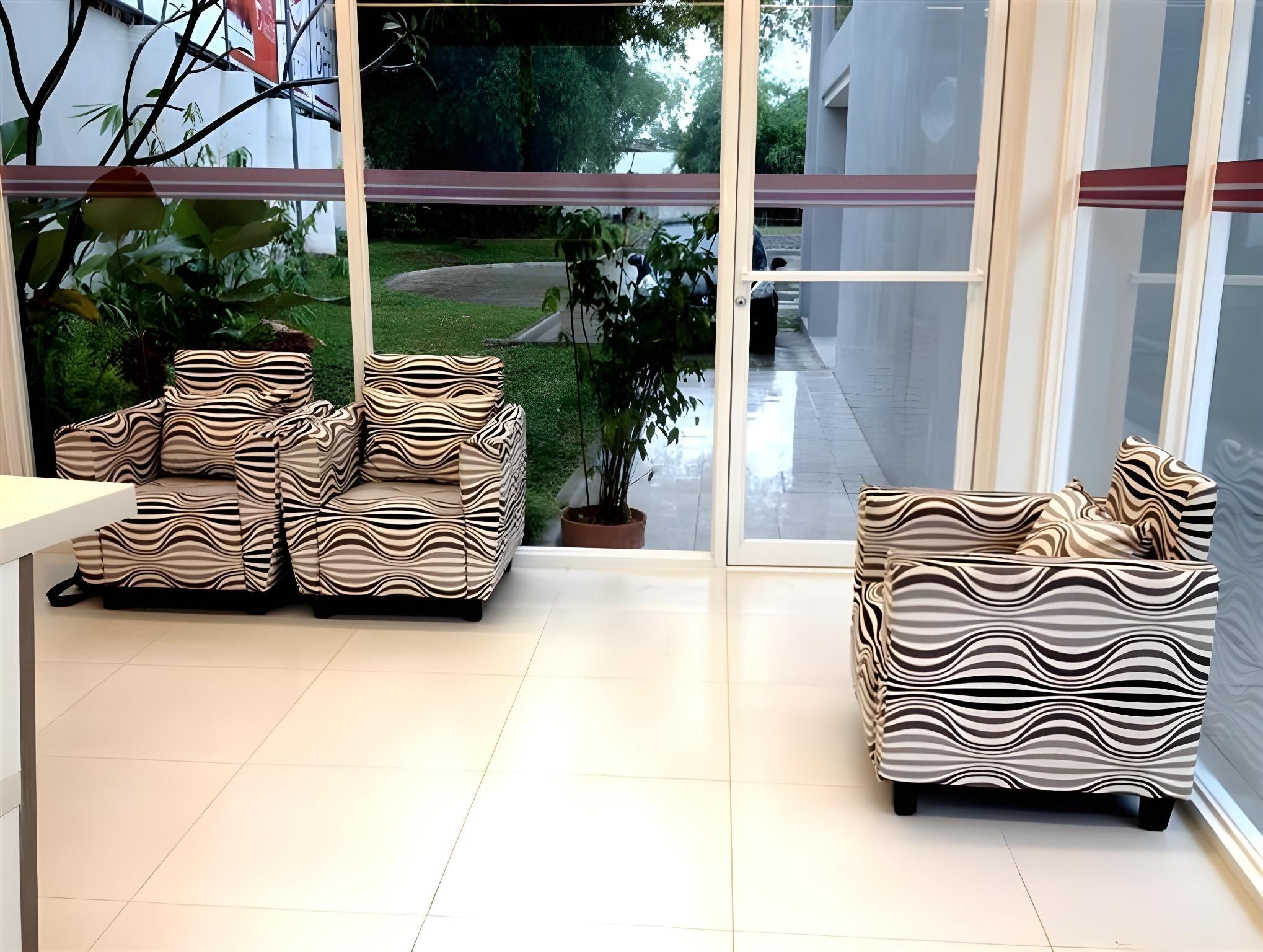 Escario Central Hotel - סבו סיטי - לובי