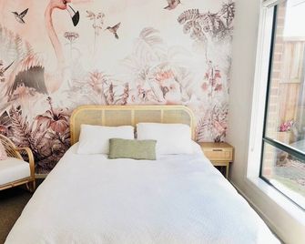 Coastal quiet garden apartment close to the beach and shopping village. - Torquay