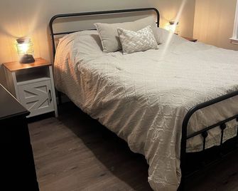 Modern Farmhouse Apartment - Pet Friendly - York