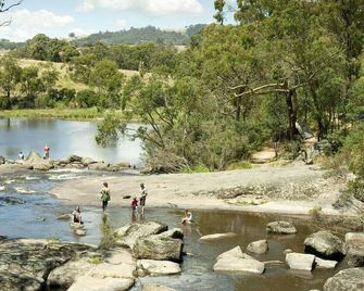 Valley Park High Country Retreat - Farm Stay Feel, Tiny Home Vibes - Bonnie Doon