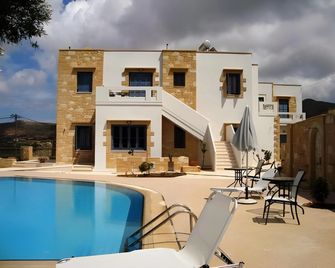 Thealia - Kissamos - Bazén