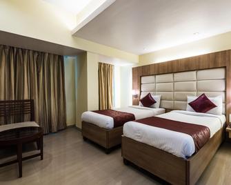 OYO 2026 Hotel Aishwarya Residency - Navi Mumbai - Bedroom