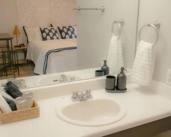 Cozy 1bedroom apt getaway near downtown - San Antonio