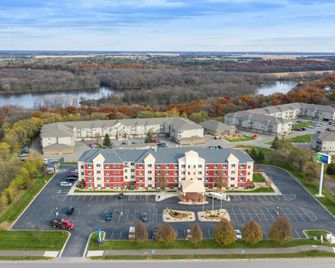 Holiday Inn Express & Suites St. Cloud By IHG - St. Cloud - Rakennus
