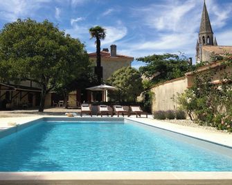Large Stylish House, Pool, Ocean, Vineyards, Medoc - Bégadan - Piscina