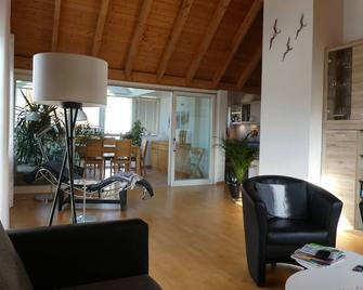 Apartment 90 square meters, open living area with WiGarten, 2 bedrooms, max 5 p. - Kressbronn am Bodensee - Вітальня