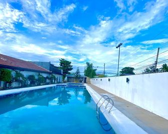 Basic Rooms Hotel - Tacloban City - Piscina