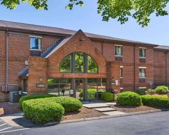 Deluxe Studio at Extended Stay Cary 3 - Cary - Building