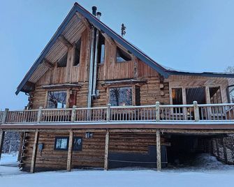 Log Cabin with Mountains and Lake View, enjoy relaxing in the hot tub - Clam Gulch - Edificio