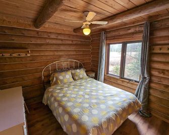 3- Poirier : Chalet en bois rond au bord de la Rivière Rouge - Rivière-Rouge - Chambre