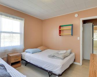 Shared Lake Access and Fire Pit Catskills Getaway! - Ellenville - Bedroom