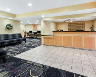 La Quinta by Wyndham Fort Lauderdale Pompano Beach - Fort Lauderdale - Lobby