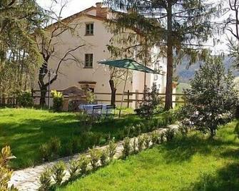 Appartamento Aria A: A characteristic apartment surrounded by meadows and by green hills, with Free WI-FI. - Montone - Outdoor view