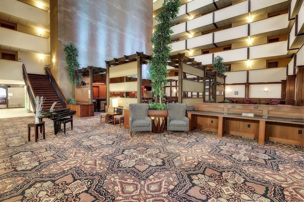 Clarion Hotel Convention Center - מינוט - לובי