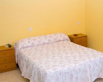 Hostal Lara - Llançà - Schlafzimmer