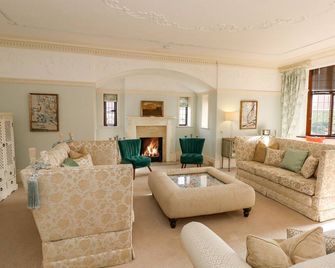 The Chestnuts, Pet Friendly, Luxury Holiday Cottage In Peterborough - Peterborough - Living room