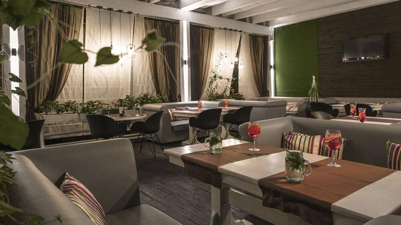 Flowers Hotel