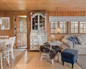 Awesome home in Askø with WiFi - Maribo - Stue