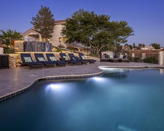 Breathtaking Views, Resort Style Backyard! 7 Bed,4 Bath 4300 sqft Private Home - Page - Pool