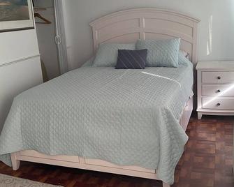 Lovely 2 Bedroom Unit in Long Branch, close to the beach, and NJ Transit. - Long Branch - Habitación
