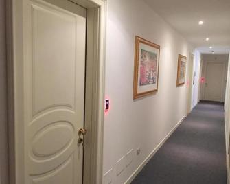 Hotel Panorama Ristorante S - Torri Del Benaco - Διάδρομος