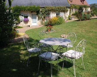 Country Property On The Edge Of Forest And Vineyards - Bourgueil - Patio