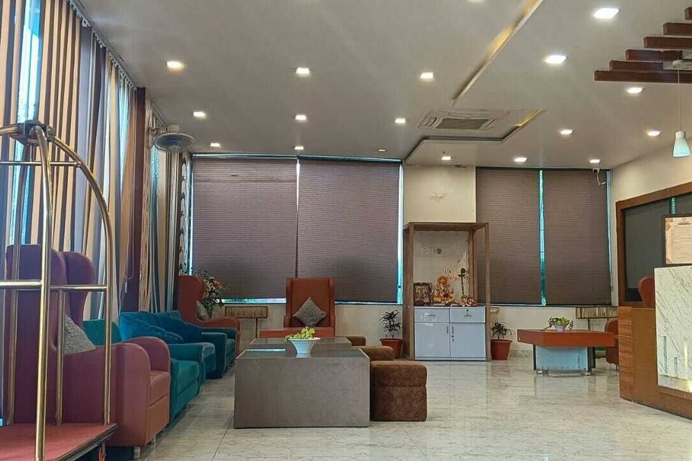 Hotel The Grand - Jabalpur - Lobby