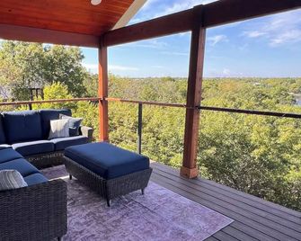 Sunset Lake Views - 15 Min to Winstar Casino. Near Wineries & Relaxing Retreat - Gainesville - Balcony
