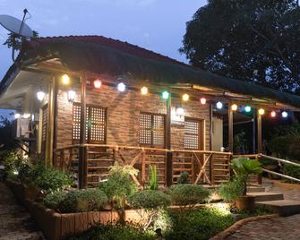 Nauvoo Farm Resort - Magalang - Edificio