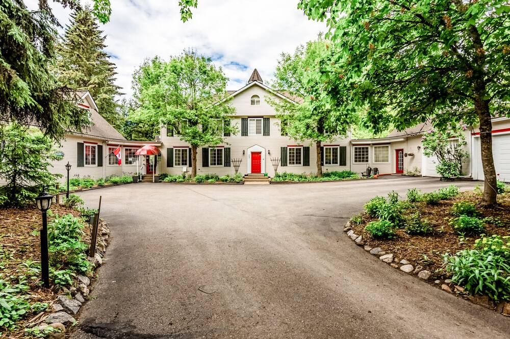 The Inn at the Ninth Hole Bed & Breakfast - Salmon Arm