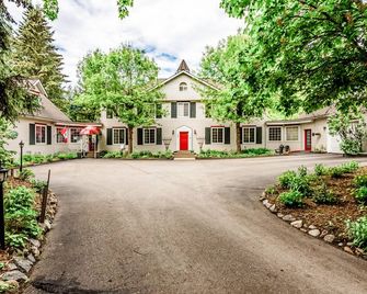 The Inn at the Ninth Hole Bed & Breakfast - Salmon Arm