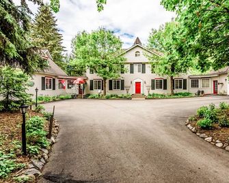 The Inn at the Ninth Hole Bed & Breakfast - Salmon Arm