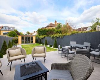 The Roehampton Place - Elegant 5BDR House with Garden and Parking - London - Patio