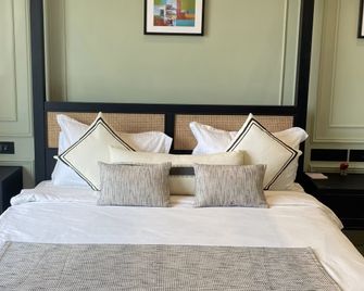 Hotel Mumbai House, Valnai Malad - Mumbai - Bedroom