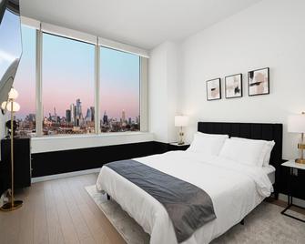 Empire State View - Luxury Apt with Pool - Shuttle to NYC - Hoboken - Bedroom